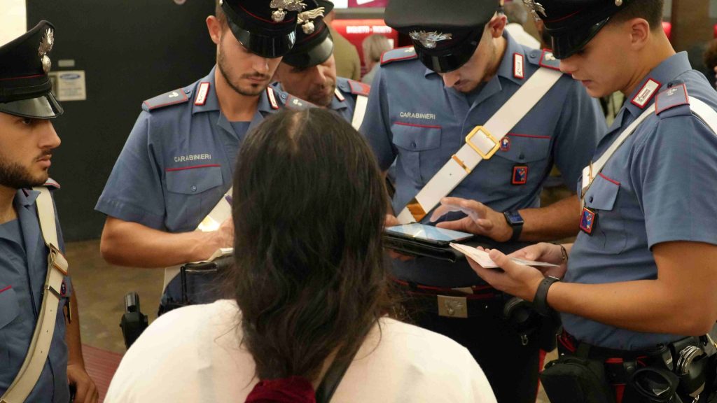 Roma%3A_Carabinieri_in_azione_co