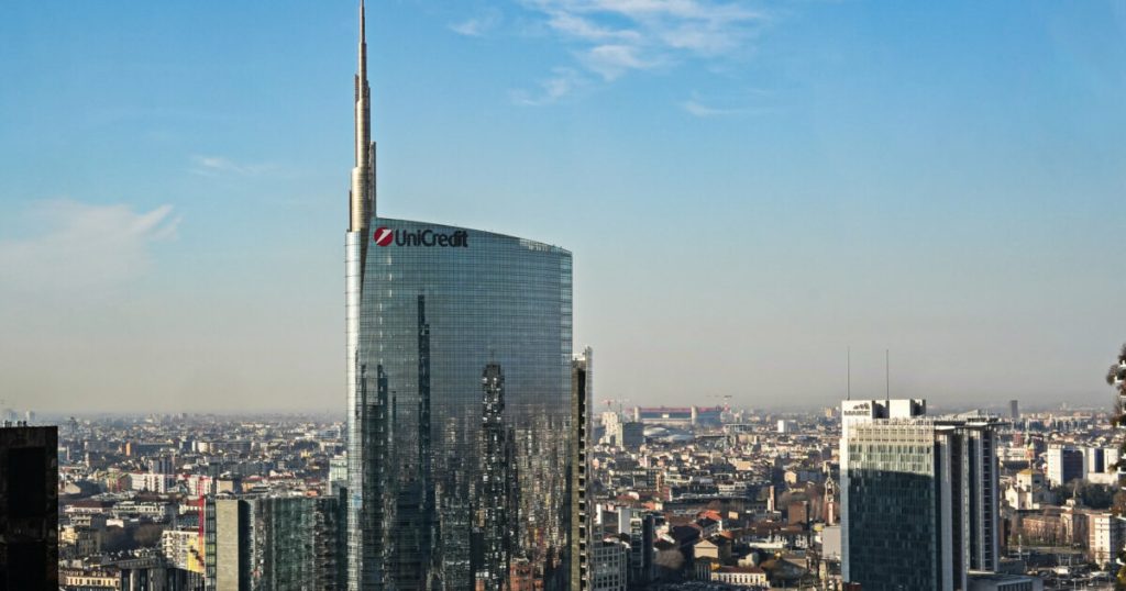 Unicredit_in_attesa_di_rispost