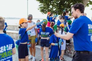 Ambiente/Global Beach Clean, Gardaland Sea Life partecipa per l'Italia