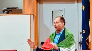 Gianni_Pastorino_in_aula_con_l
