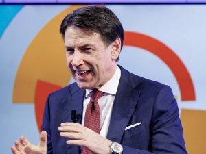 Giuseppe_Conte_alle_prese_con_
