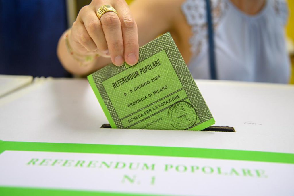Milano, Voto per il Referendum Popolare dell8-9 Giugno su lavoro, sicurezza , cittadinanza