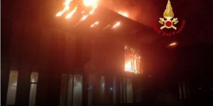 Incendio_devastante_al_centro_