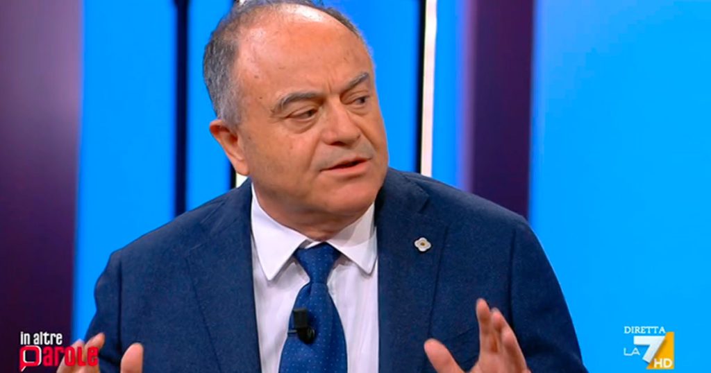 Napoli%3A_sgominata_una_rete_cri